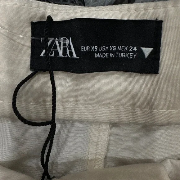 ZARA High Waisted Pleated Preppy Classic Shorts Cream Beige Women's Size XS - Picture 2 of 3